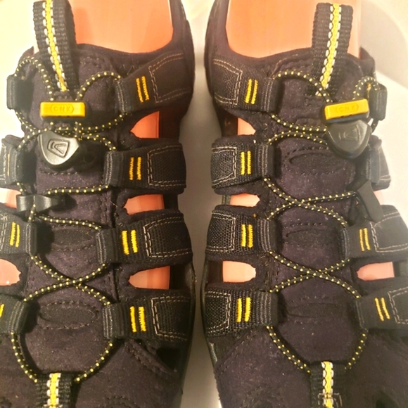 KEEN Clearwater Cnx Black and Yellow Draw String Sandals Woman's Sz 7.5 1008770 - Picture 12 of 14